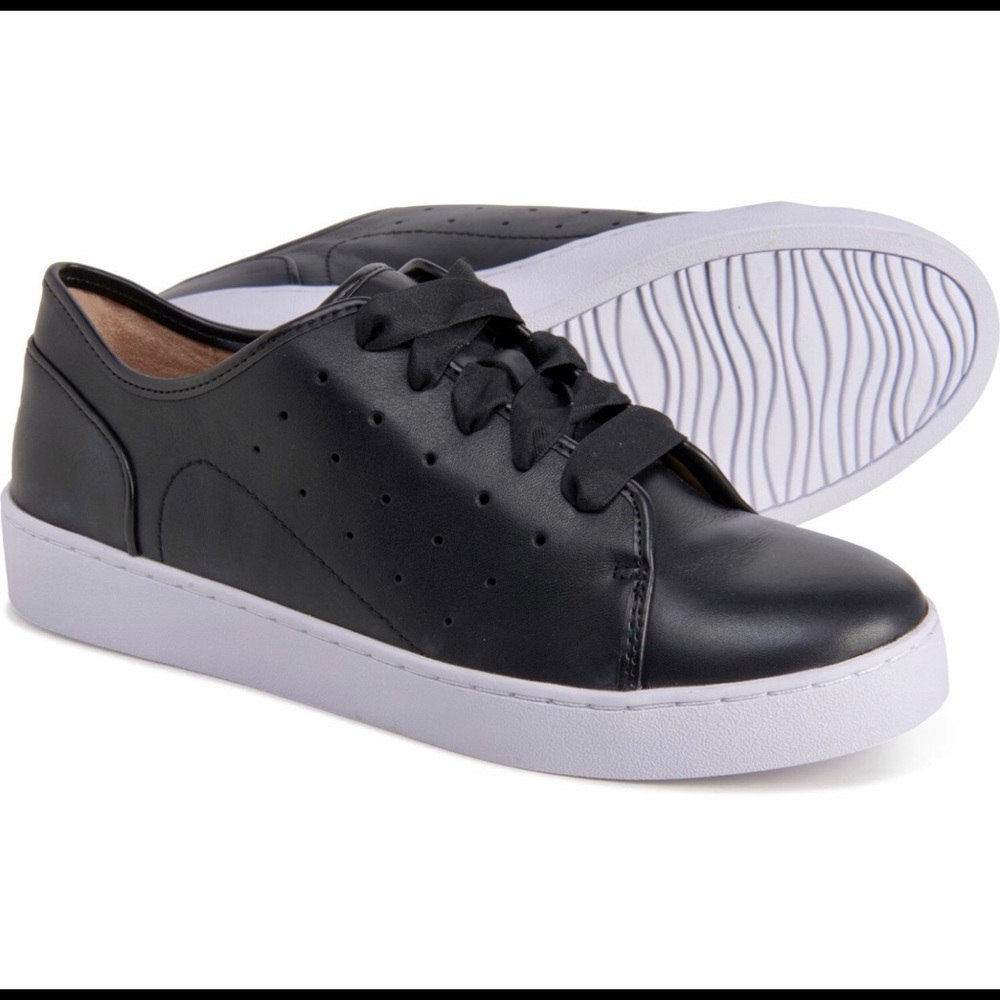 Vionic sneakers.Black.New